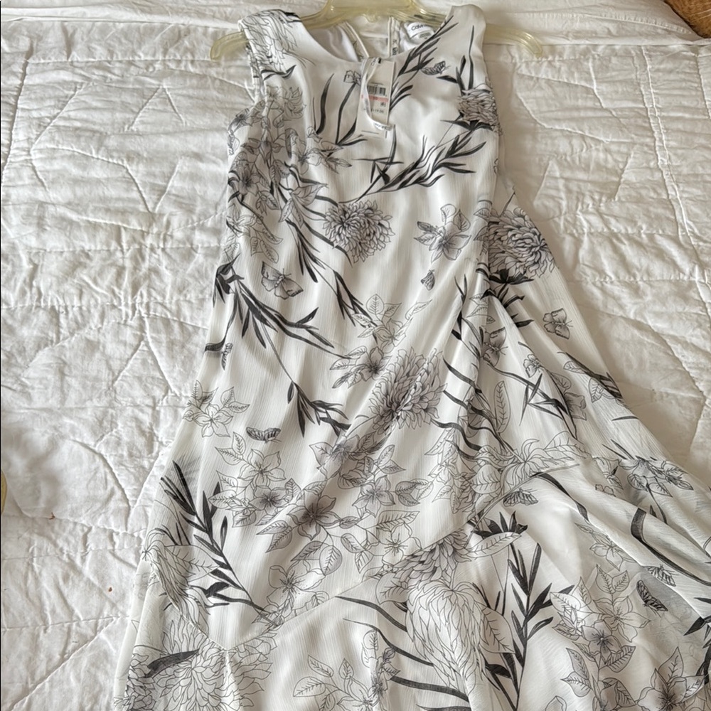 Calvin Klein White Maxi Sundress with V-neck Sleeveless Design for Wedding Guest